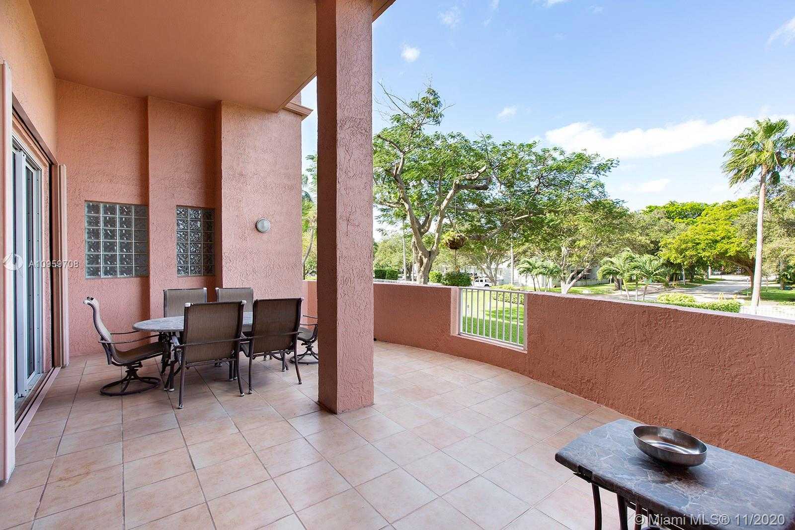 Small Image of 10 EDGEWATER DR #LA-NO, Coral Gables Number 14