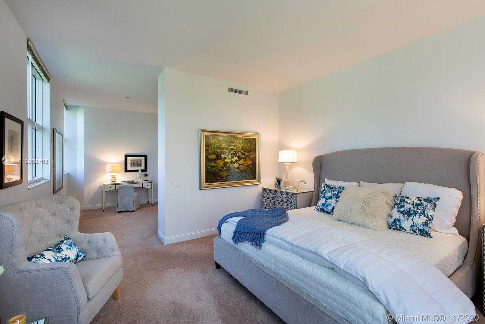 Small Image of 10 EDGEWATER DR #LA-NO, Coral Gables Number 16