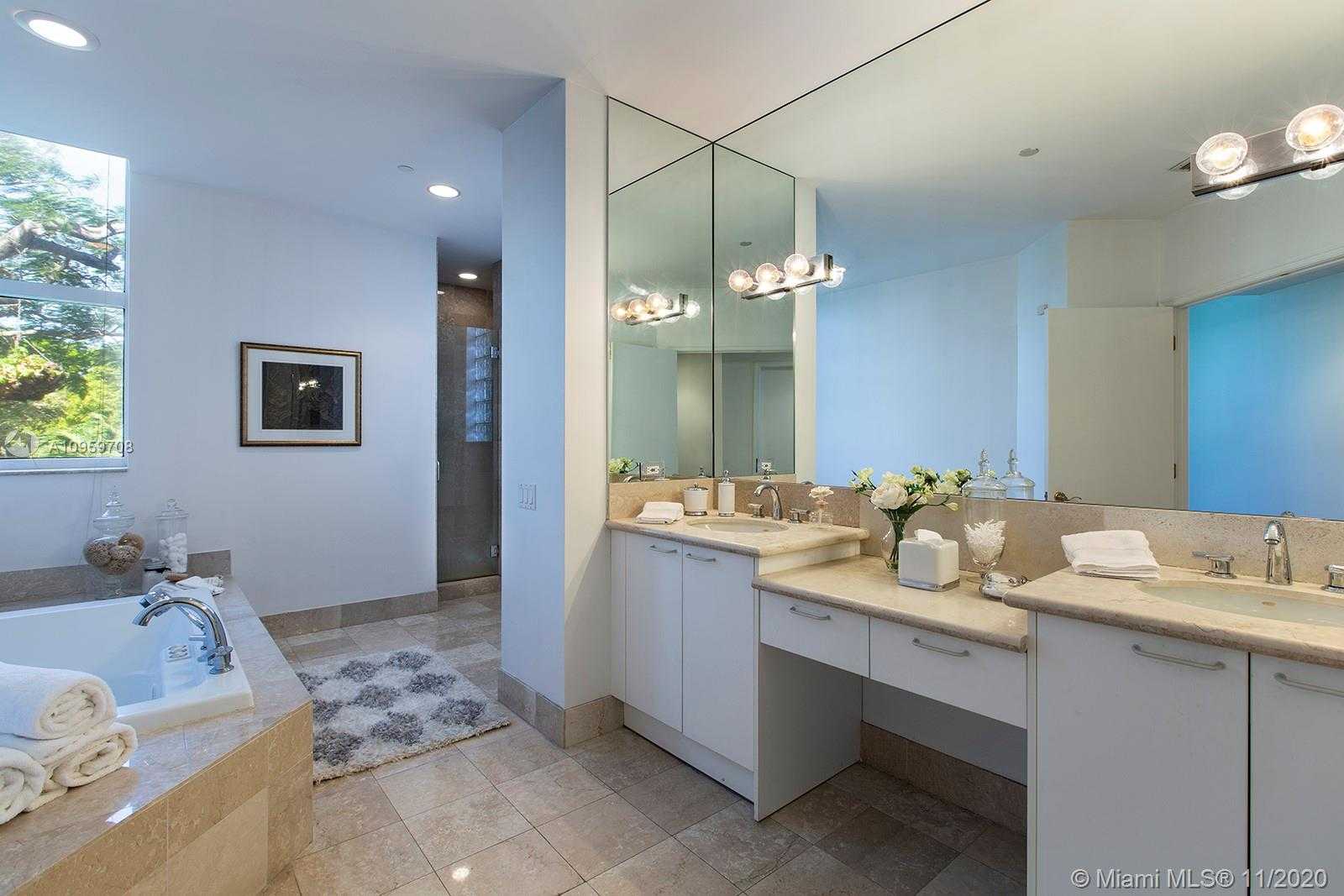 Small Image of 10 EDGEWATER DR #LA-NO, Coral Gables Number 17