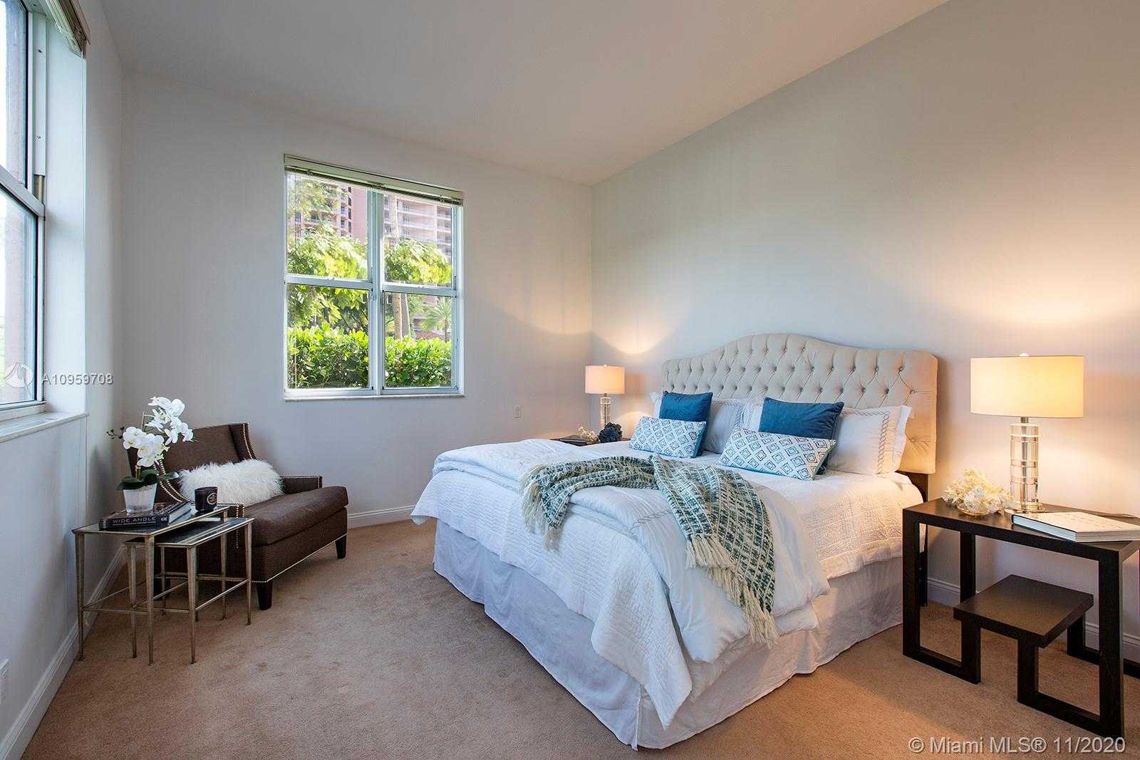 Small Image of 10 EDGEWATER DR #LA-NO, Coral Gables Number 19