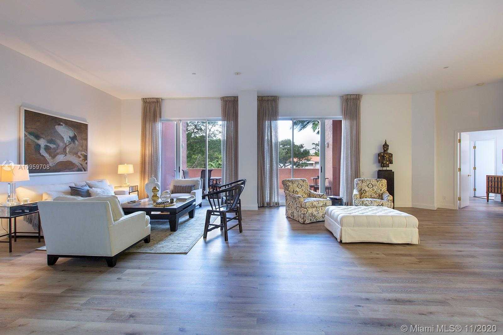 Small Image of 10 EDGEWATER DR #LA-NO, Coral Gables Number 2