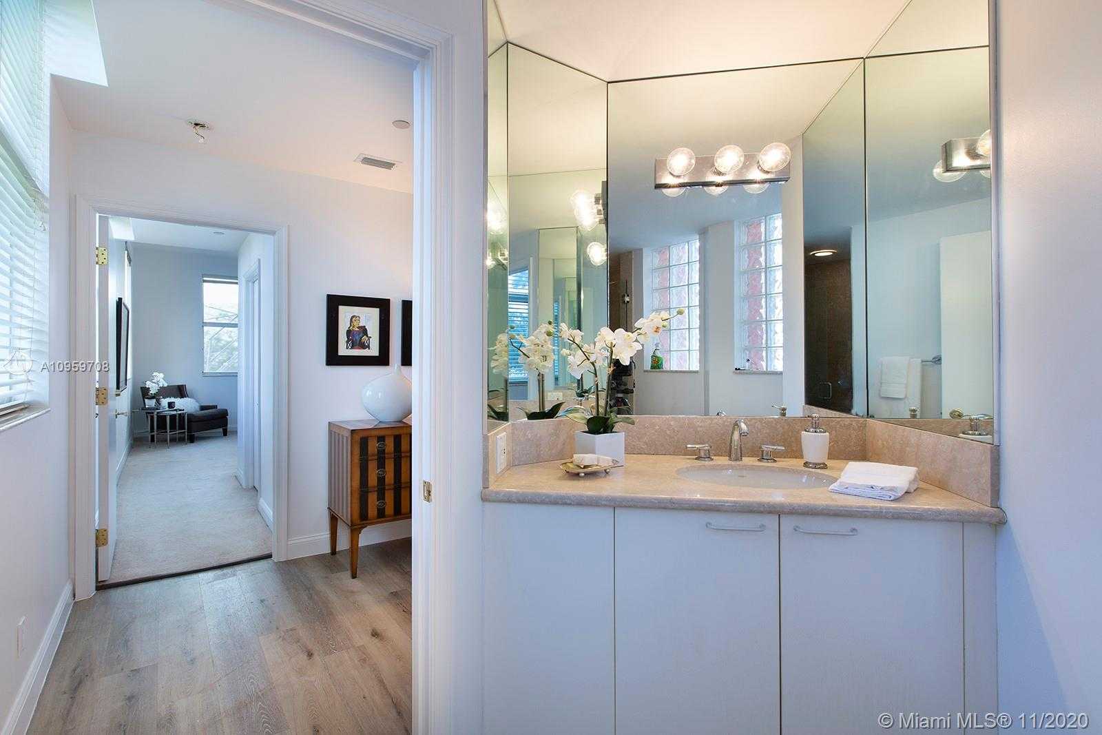 Small Image of 10 EDGEWATER DR #LA-NO, Coral Gables Number 20