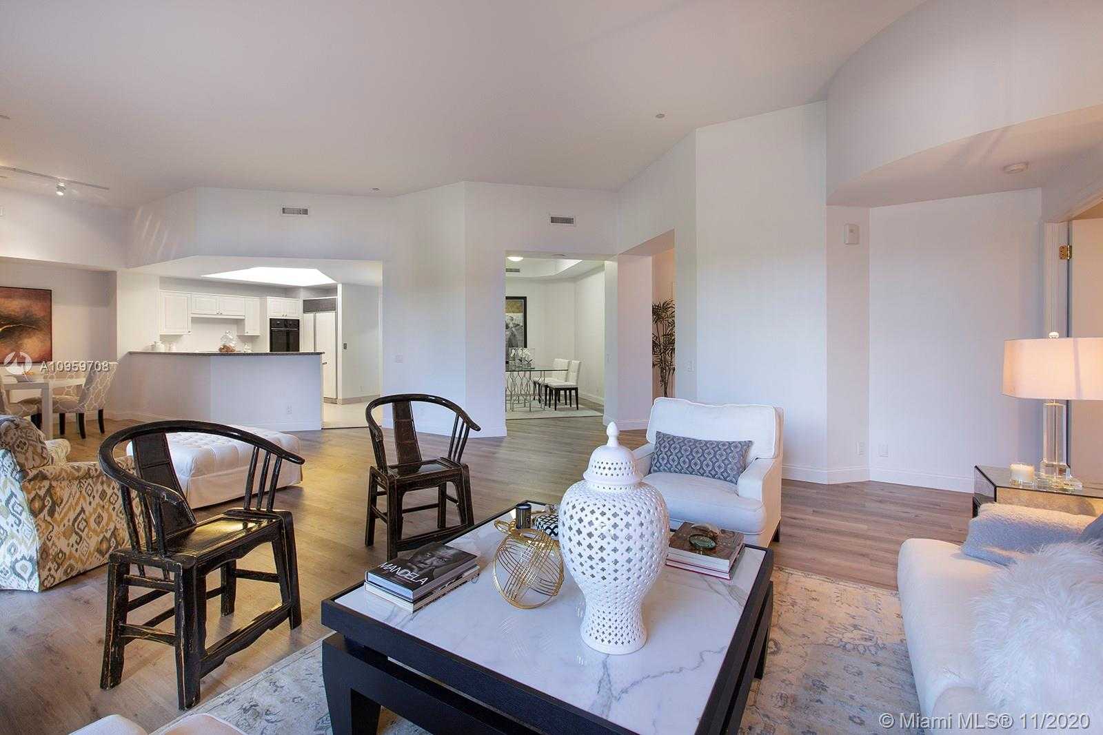 Small Image of 10 EDGEWATER DR #LA-NO, Coral Gables Number 5