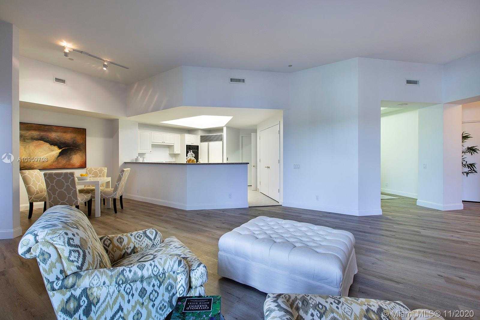 Small Image of 10 EDGEWATER DR #LA-NO, Coral Gables Number 7