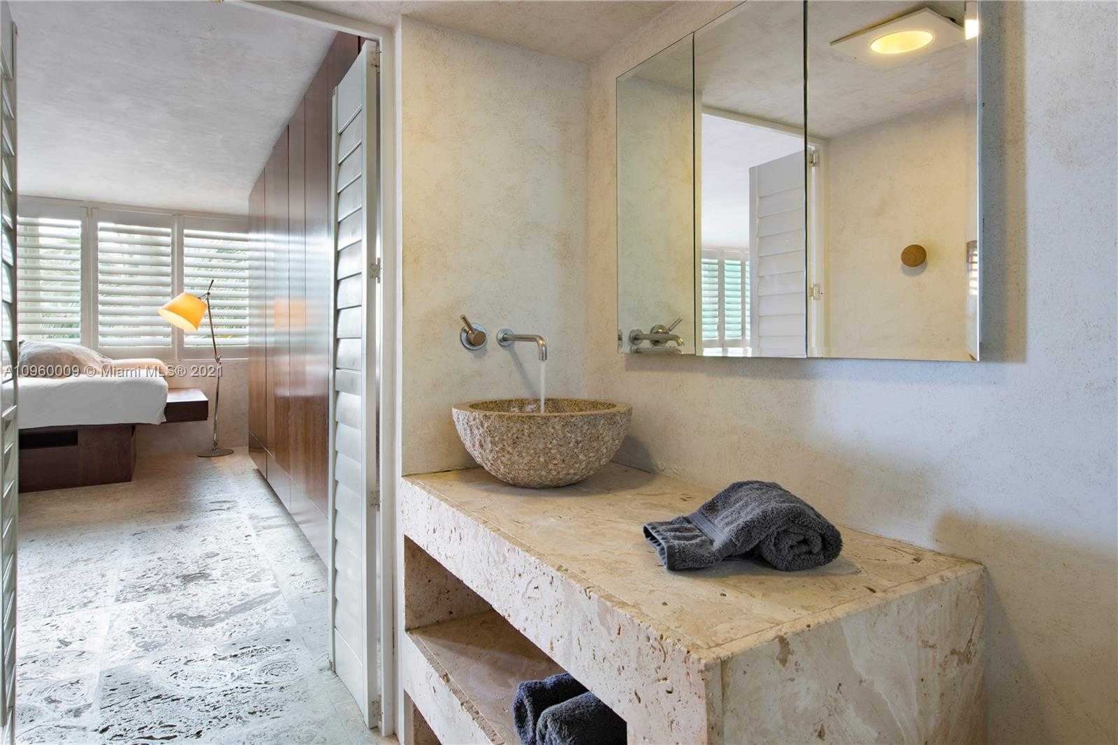 Small Image of 301 OCEAN DR #405, Miami Beach Number 13