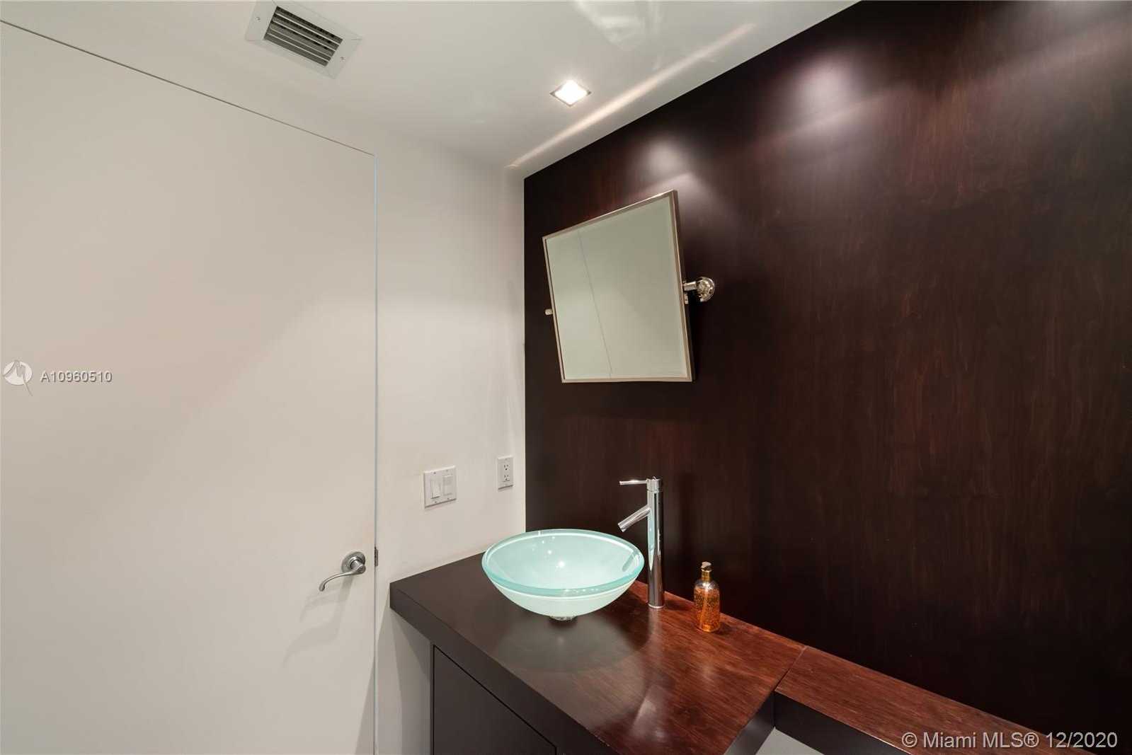 Small Image of 1000 SOUTH POINTE DR #3301, Miami Beach Number 37