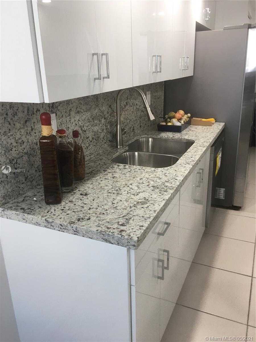 Small Image of 2457 COLLINS AVE #1503, Miami Beach Number 13