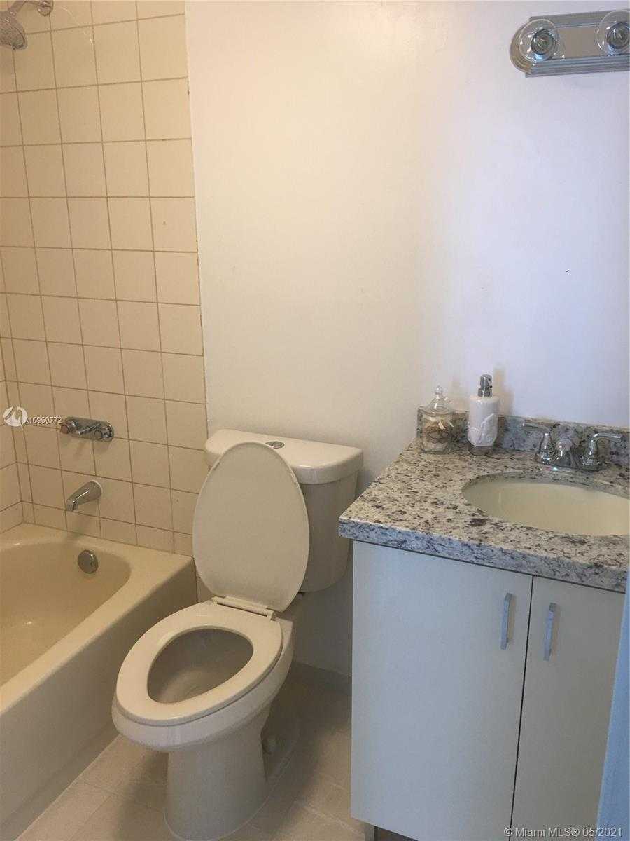 Small Image of 2457 COLLINS AVE #1503, Miami Beach Number 4