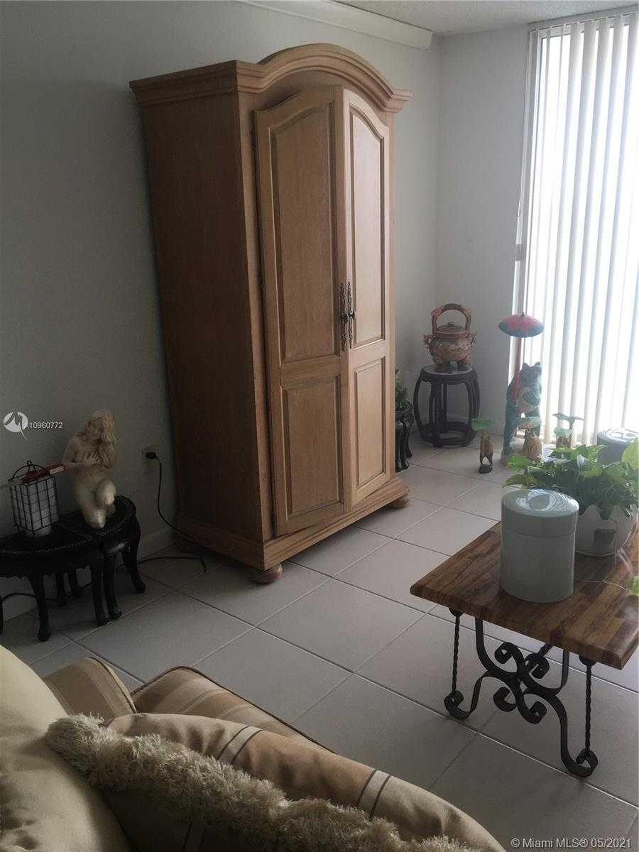 Small Image of 2457 COLLINS AVE #1503, Miami Beach Number 7
