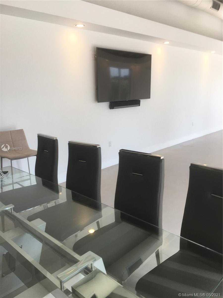 Small Image of 2457 COLLINS AVE #1503, Miami Beach Number 8