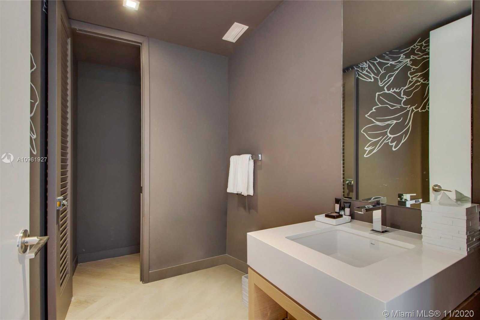 Small Image of 2201 COLLINS AVE #1211, Miami Beach Number 3
