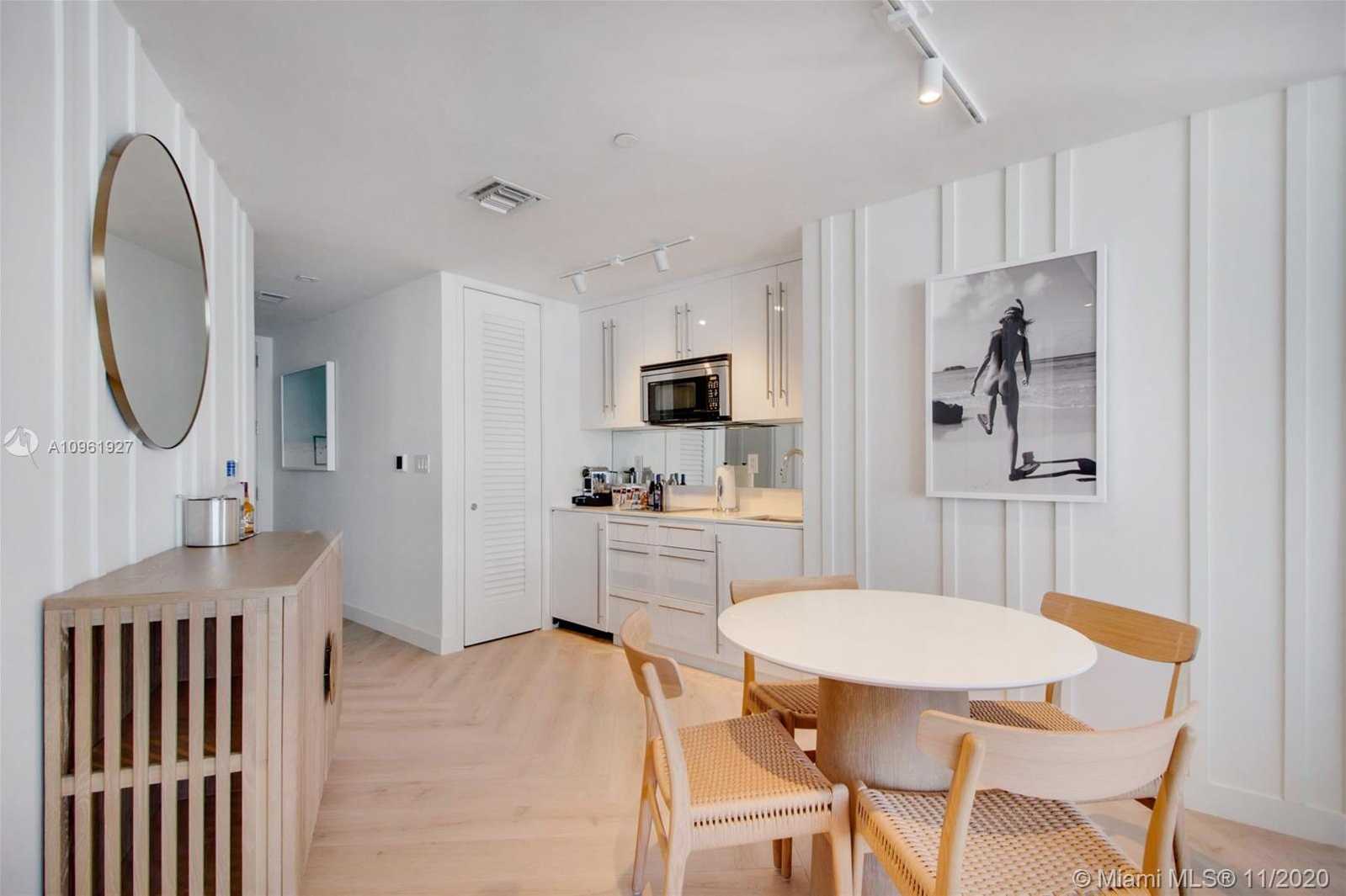 Small Image of 2201 COLLINS AVE #1211, Miami Beach Number 9