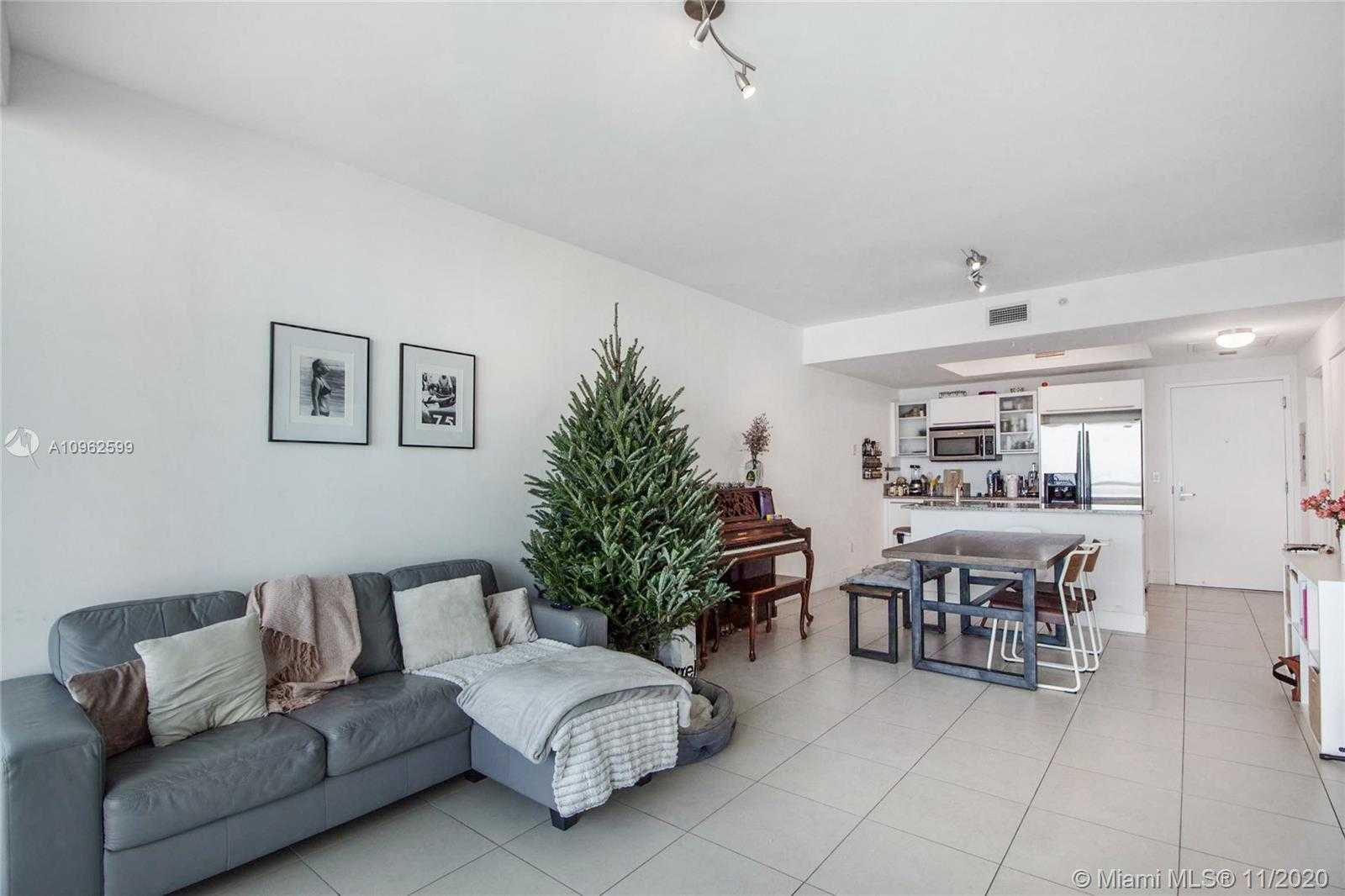Small Image of 888 BISCAYNE BLVD #3810, Miami Number 4