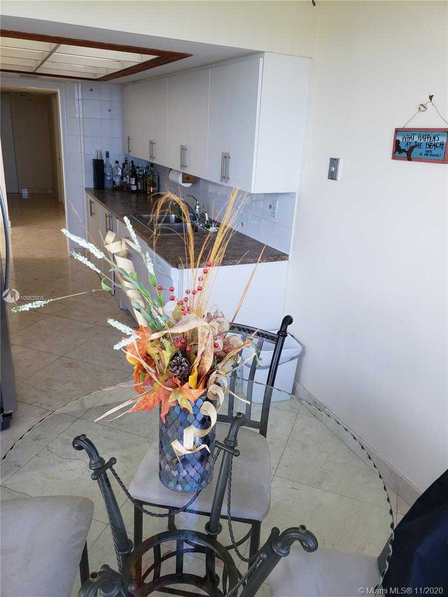 Small Image of 400 SOUTH POINTE DR #903, Miami Beach Number 19