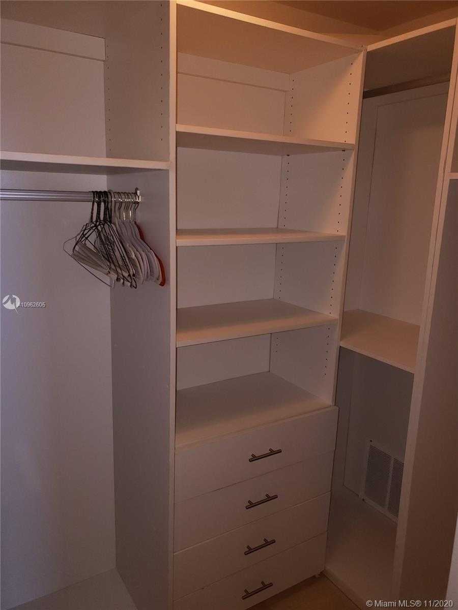 Small Image of 400 SOUTH POINTE DR #903, Miami Beach Number 21