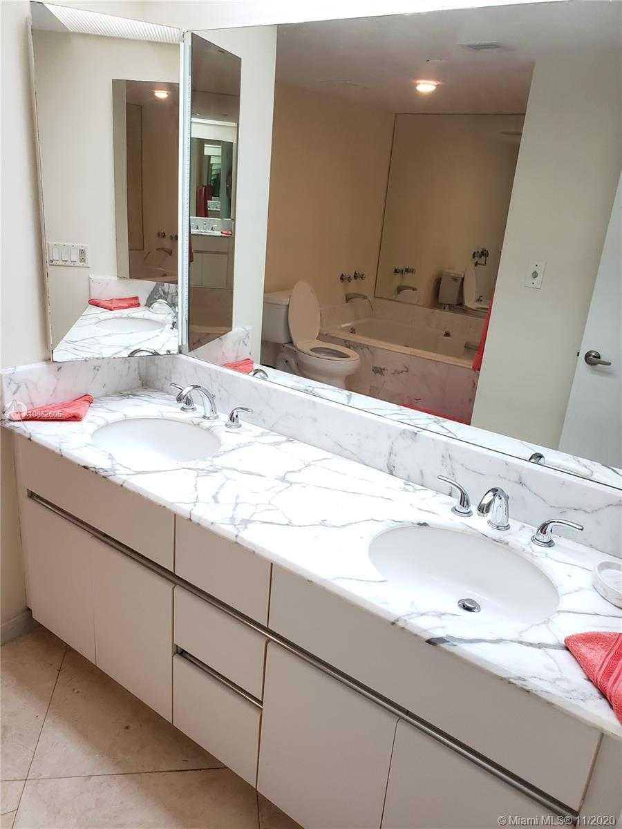 Small Image of 400 SOUTH POINTE DR #903, Miami Beach Number 24