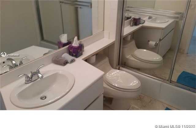 Small Image of 400 SOUTH POINTE DR #903, Miami Beach Number 25