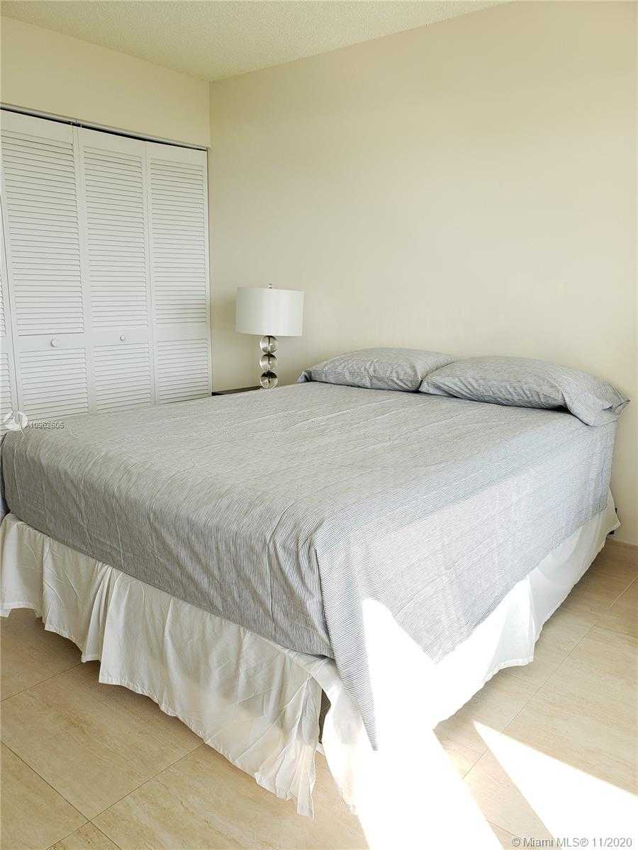 Small Image of 400 SOUTH POINTE DR #903, Miami Beach Number 26
