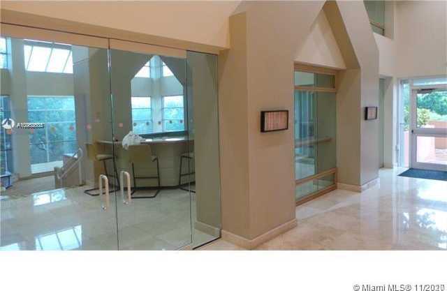 Small Image of 400 SOUTH POINTE DR #903, Miami Beach Number 58