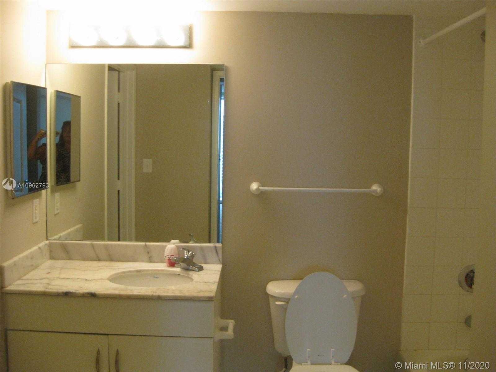 Small Image of 1200 BRICKELL BAY DR #2321, Miami Number 10