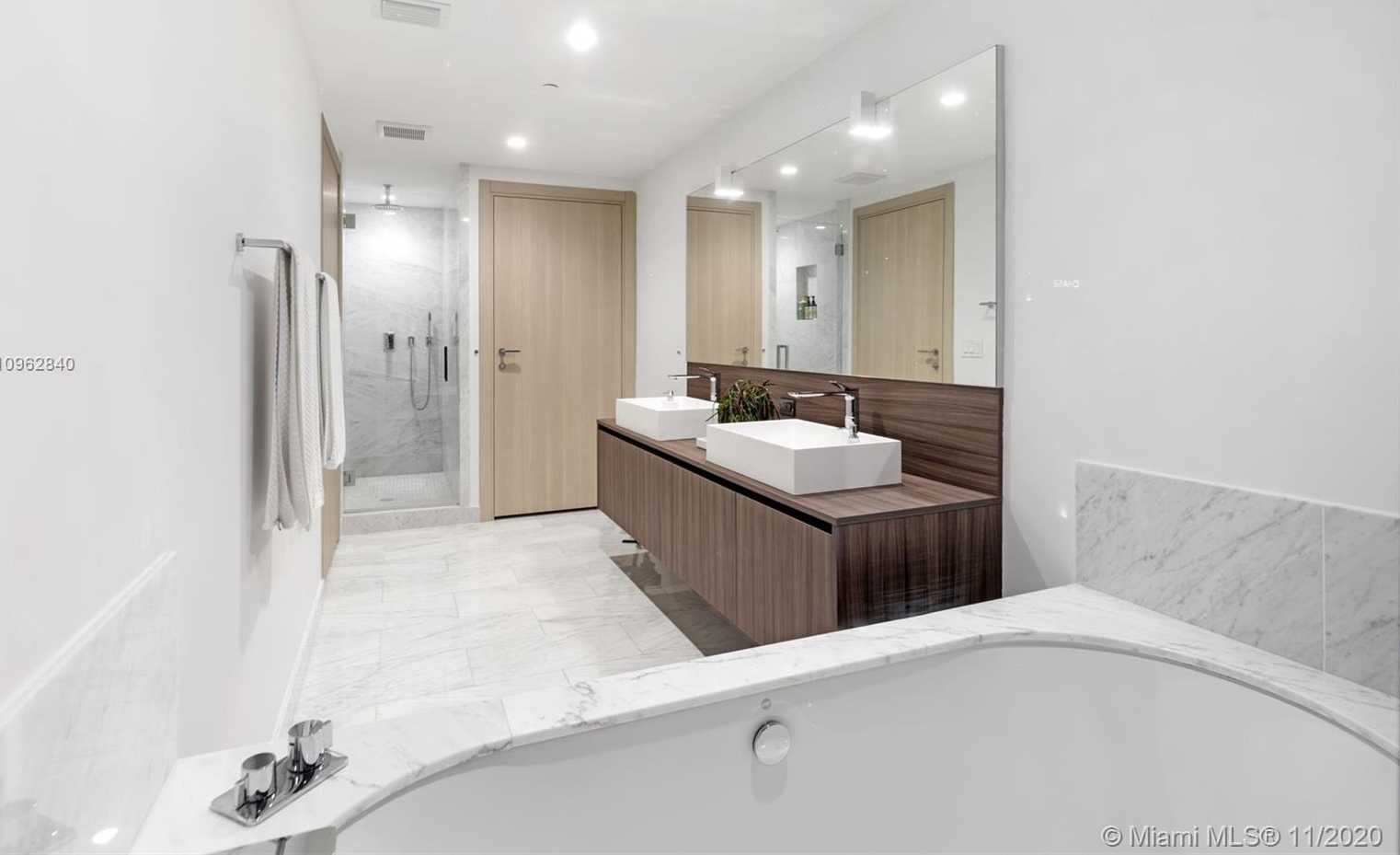 Small Image of 1000 BRICKELL PLZ #2815, Miami Number 12