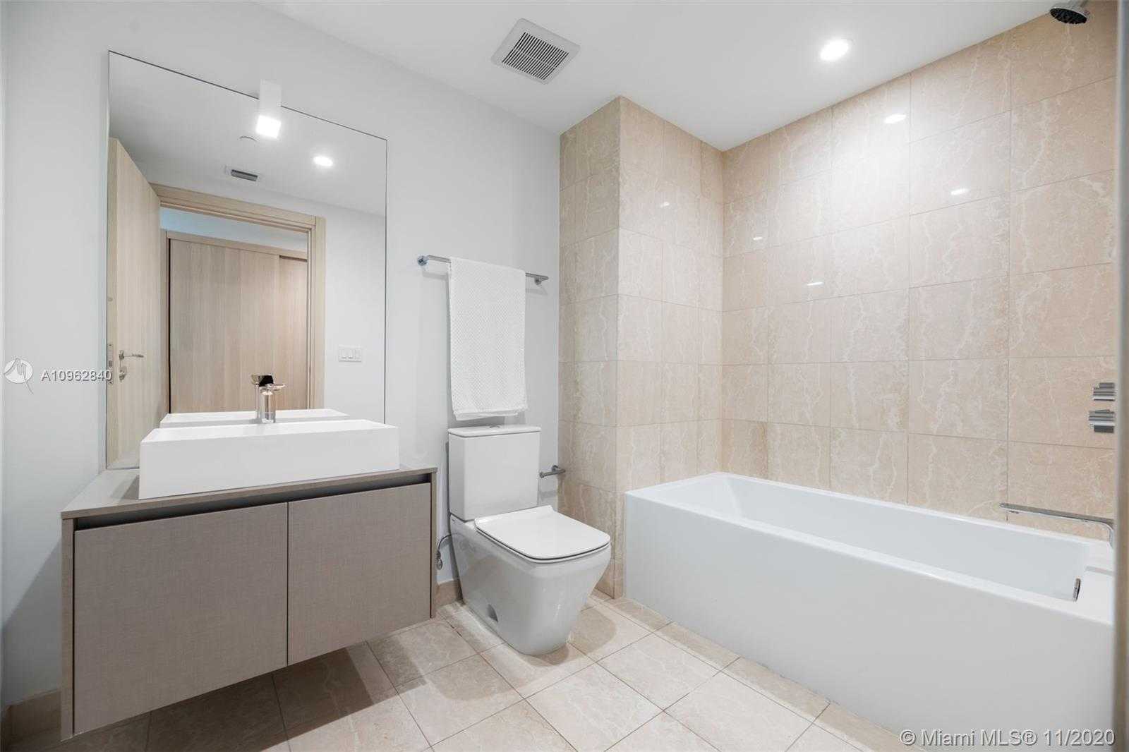 Small Image of 1000 BRICKELL PLZ #2815, Miami Number 31