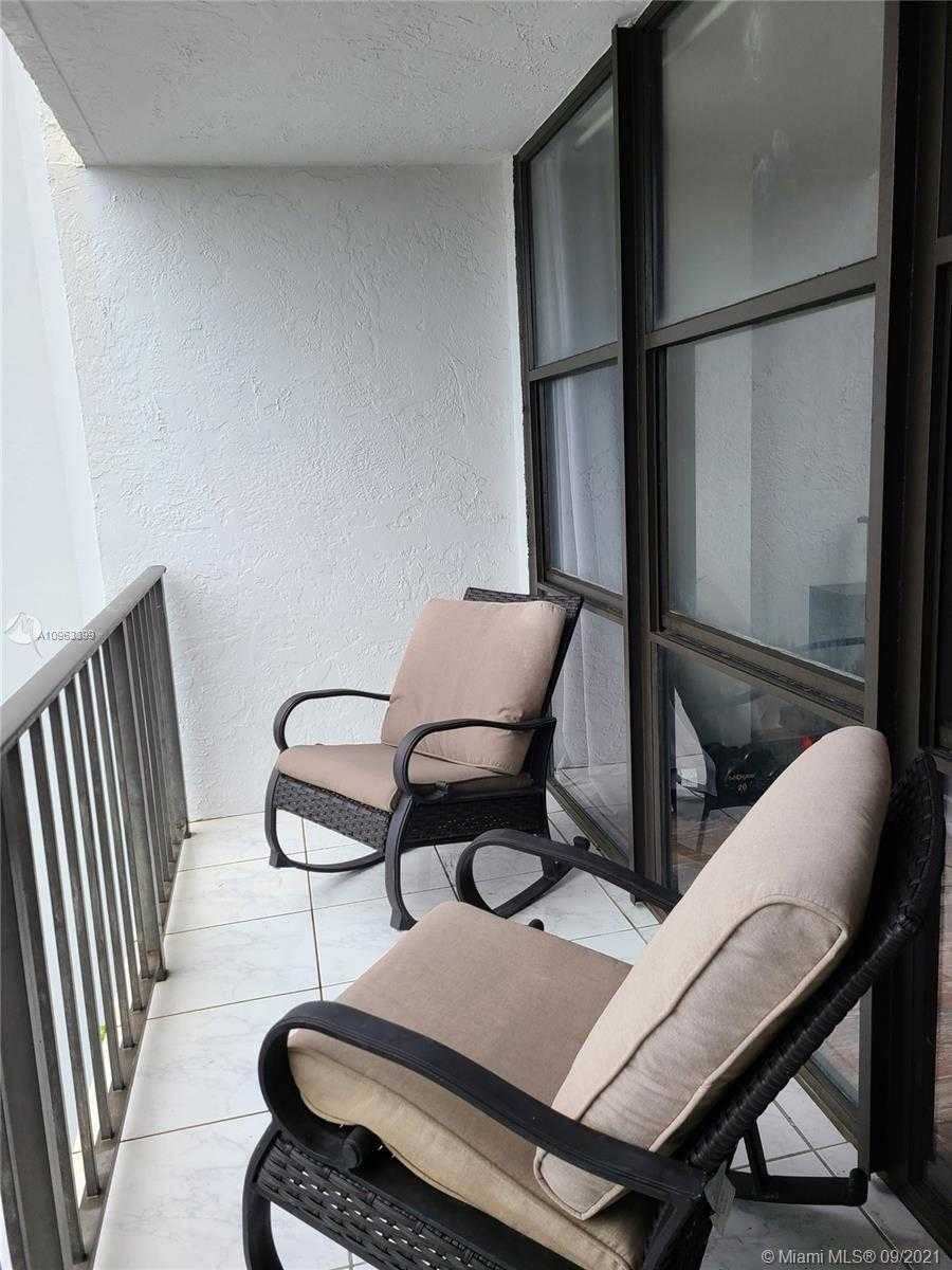 Small Image of 1000 PARKVIEW DR #802, Hallandale Beach Number 10
