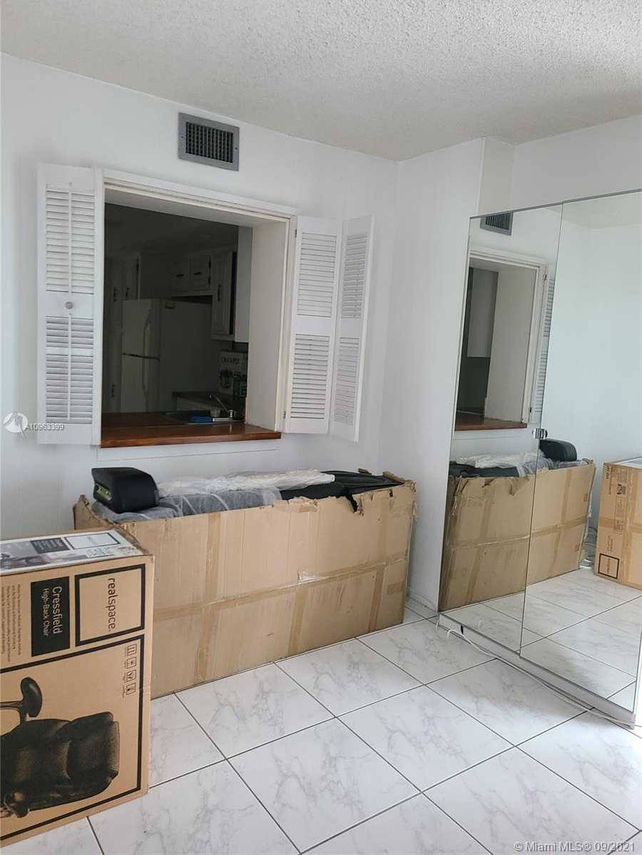 Small Image of 1000 PARKVIEW DR #802, Hallandale Beach Number 11