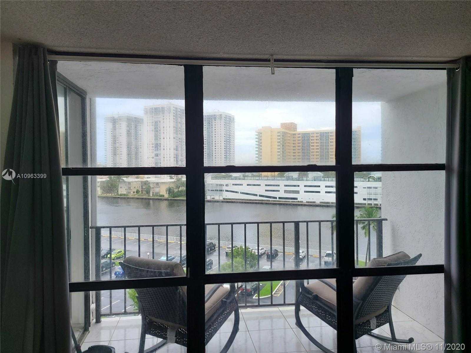 Small Image of 1000 PARKVIEW DR #802, Hallandale Beach Number 12