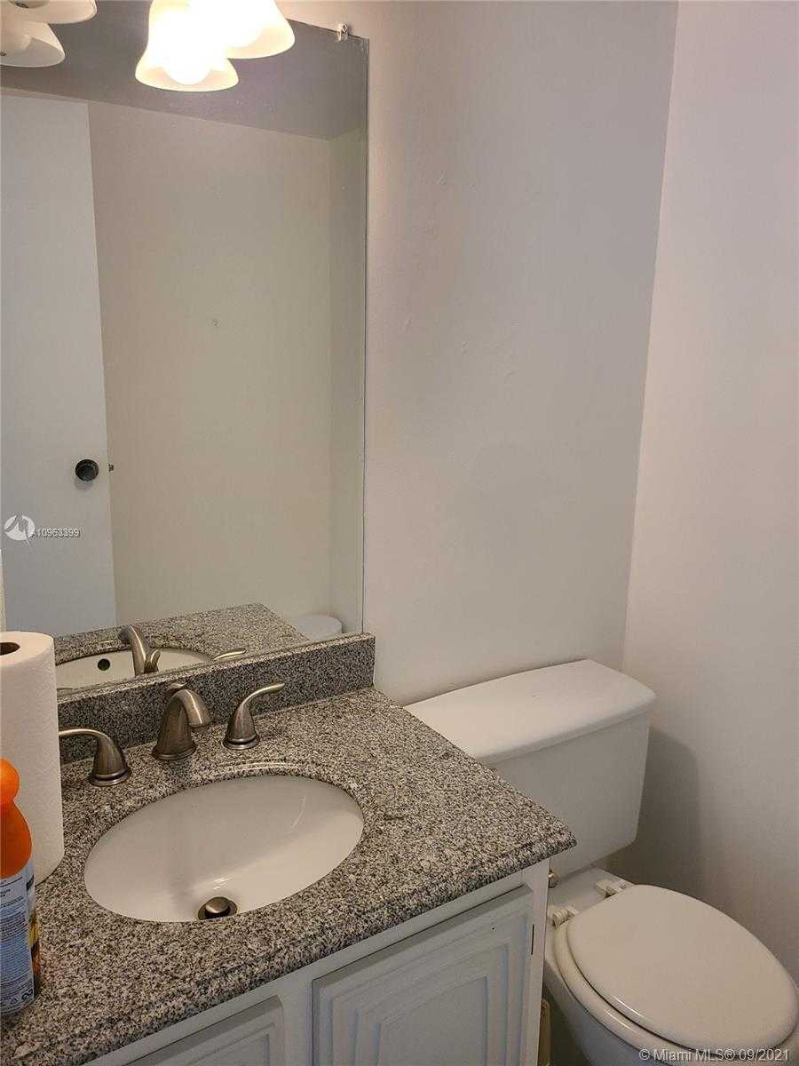 Small Image of 1000 PARKVIEW DR #802, Hallandale Beach Number 4