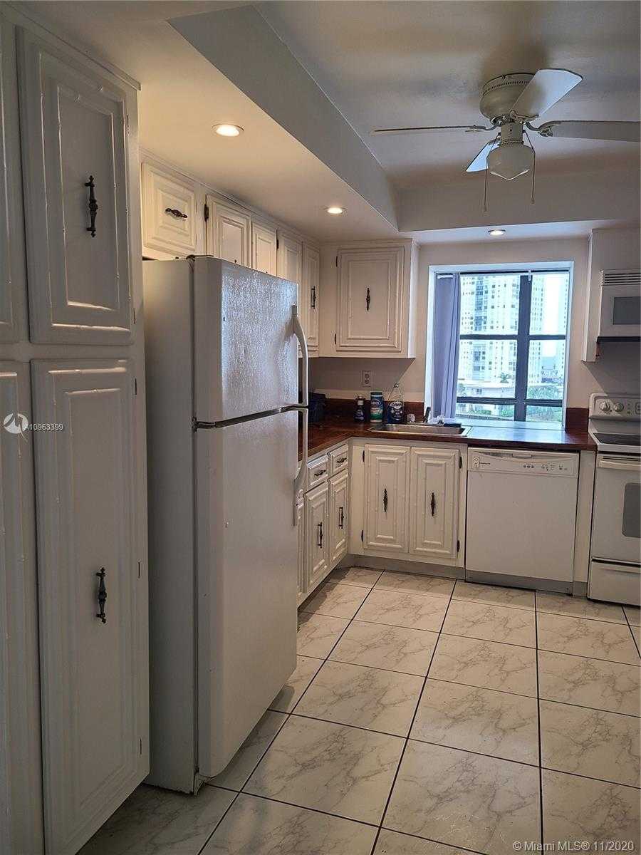 Small Image of 1000 PARKVIEW DR #802, Hallandale Beach Number 9