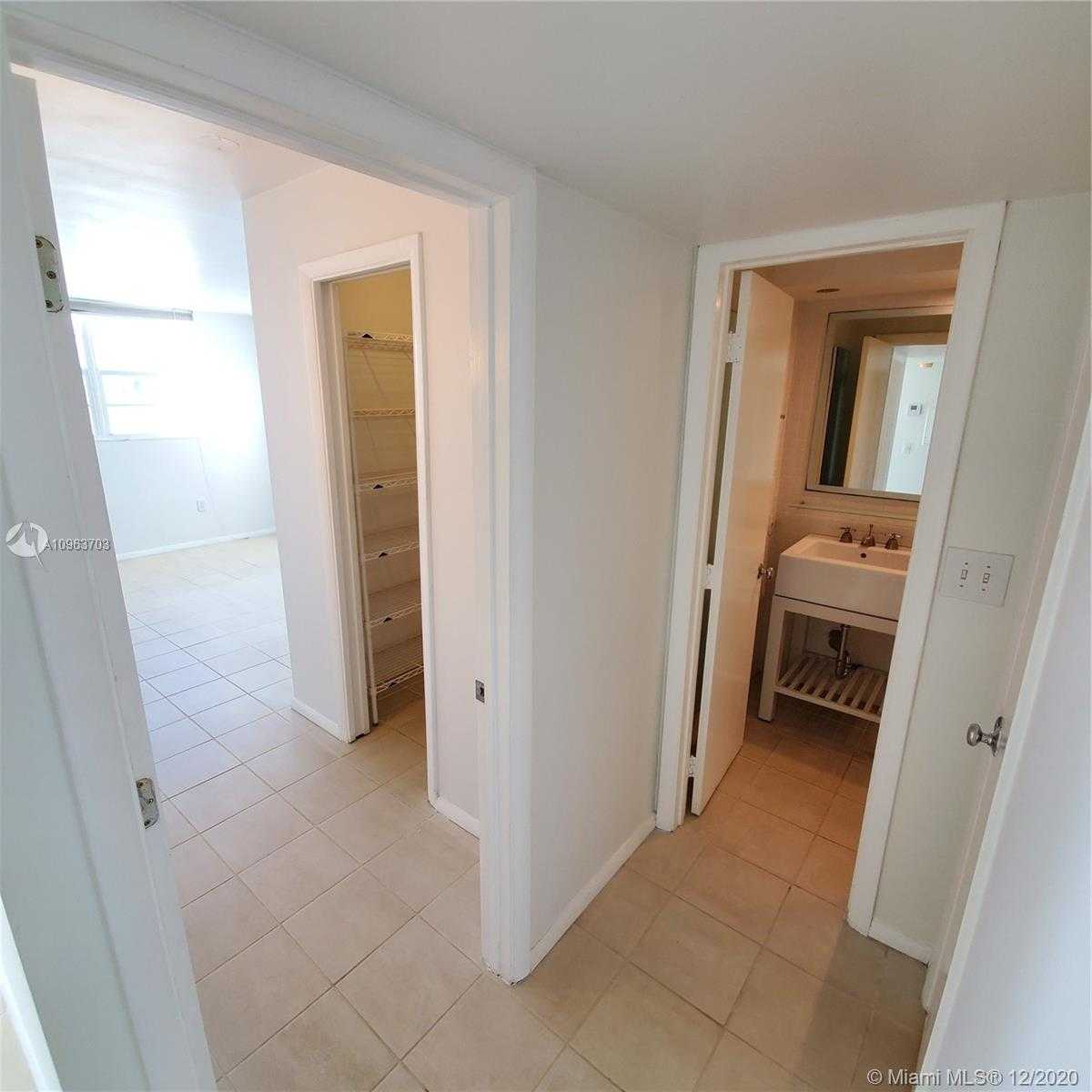 Small Image of 465 OCEAN DR #611, Miami Beach Number 11
