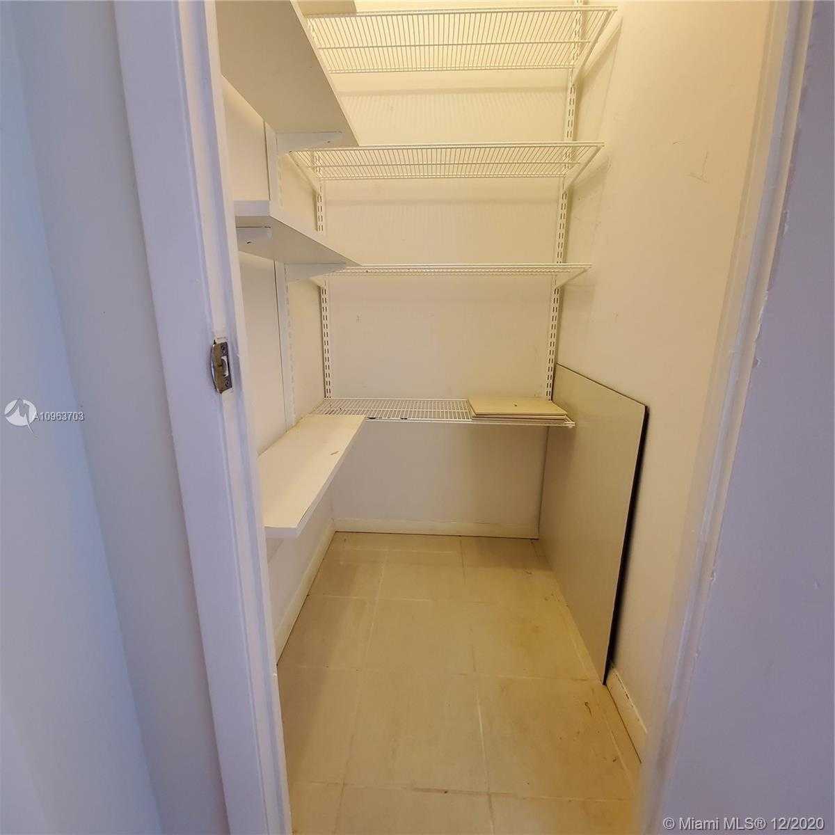 Small Image of 465 OCEAN DR #611, Miami Beach Number 16