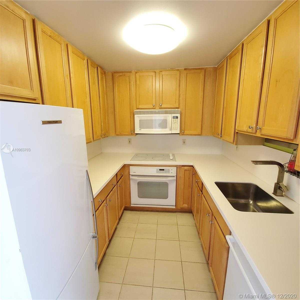 Small Image of 465 OCEAN DR #611, Miami Beach Number 3