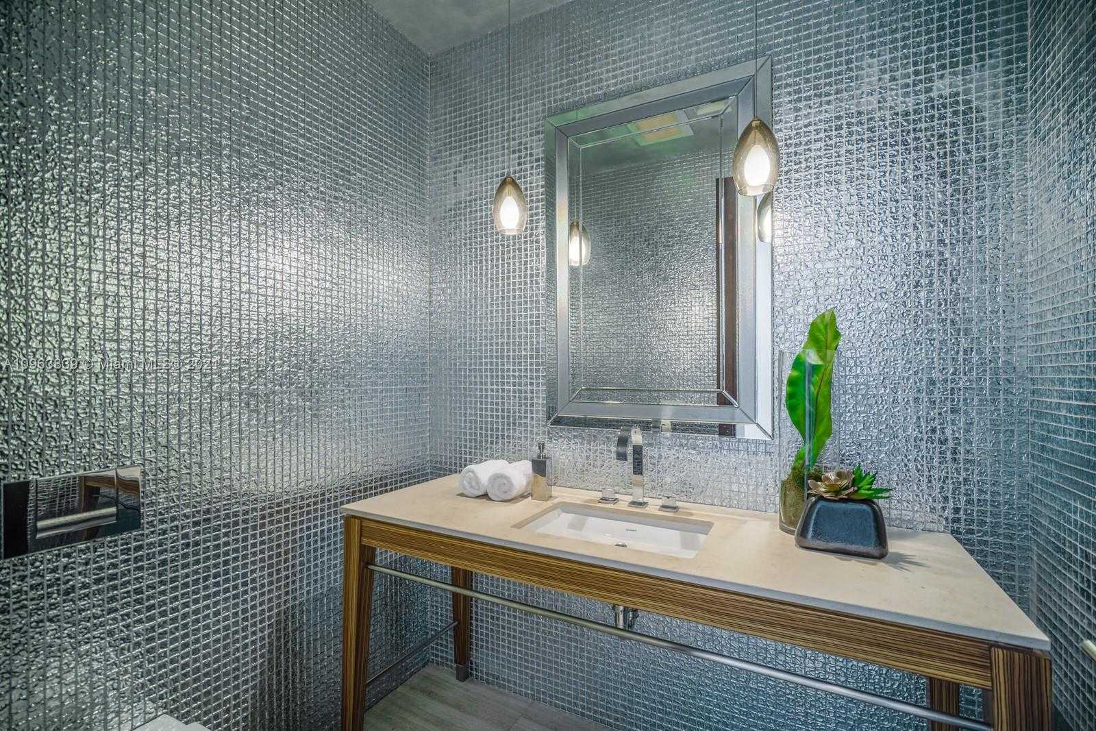 Small Image of 800 SOUTH POINTE DR #504, Miami Beach Number 13