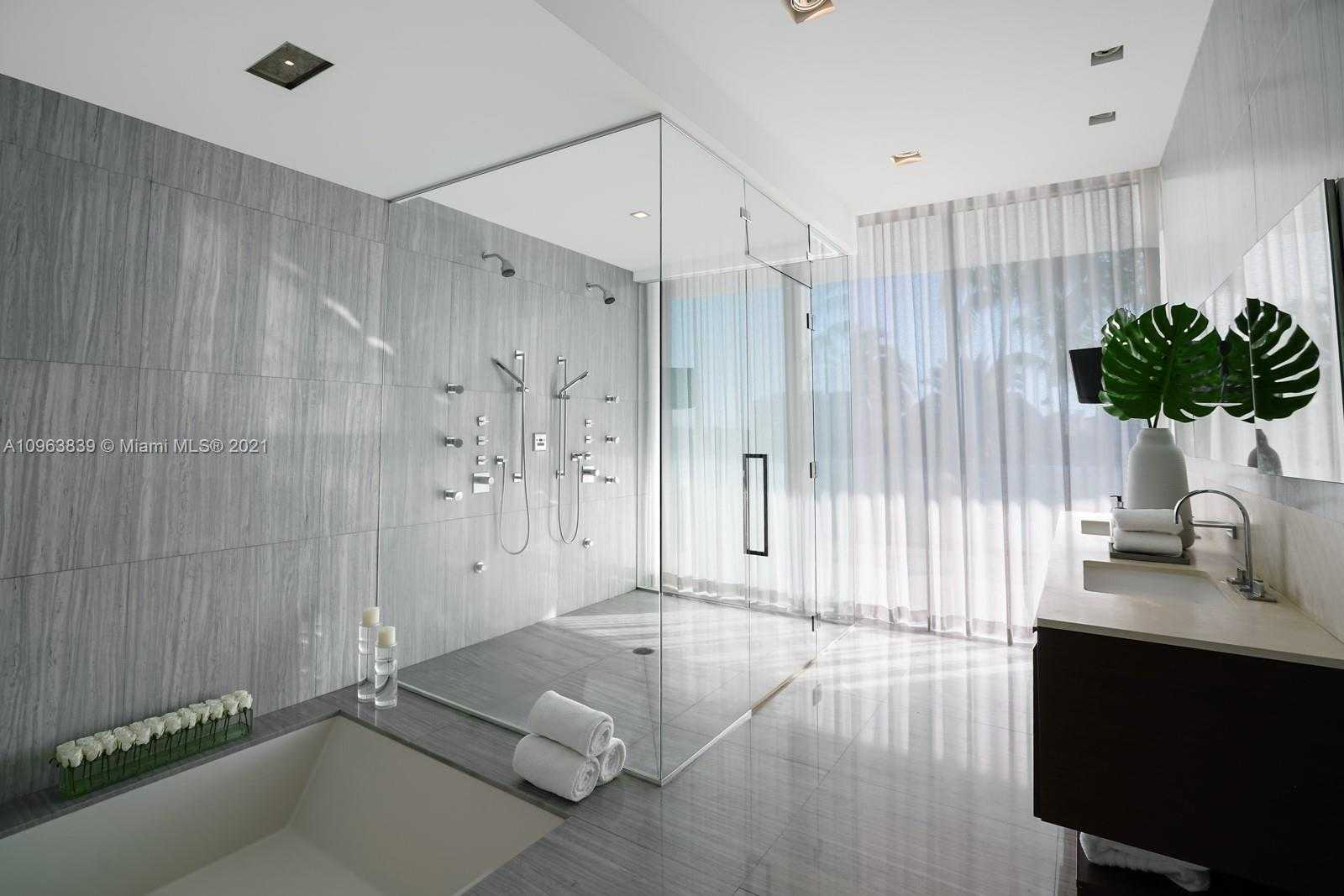 Small Image of 800 SOUTH POINTE DR #504, Miami Beach Number 17