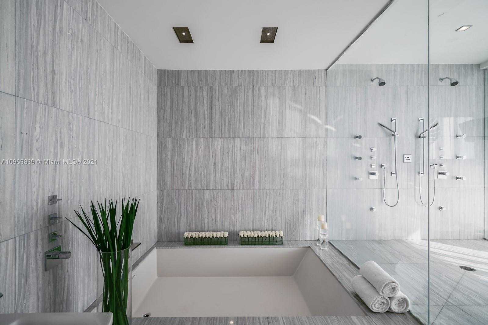 Small Image of 800 SOUTH POINTE DR #504, Miami Beach Number 18