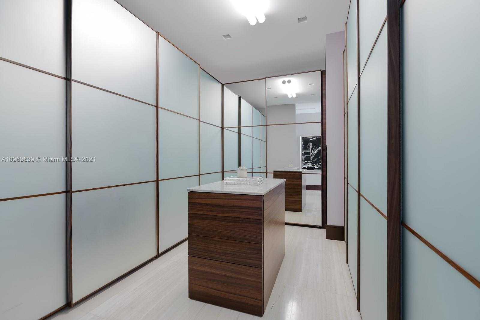Small Image of 800 SOUTH POINTE DR #504, Miami Beach Number 19