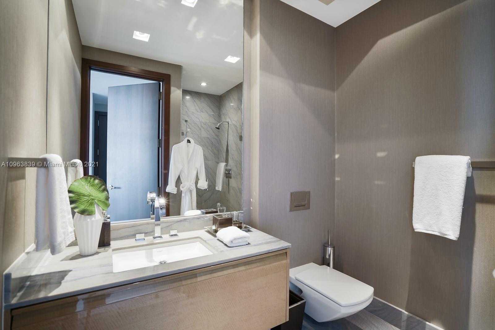 Small Image of 800 SOUTH POINTE DR #504, Miami Beach Number 23