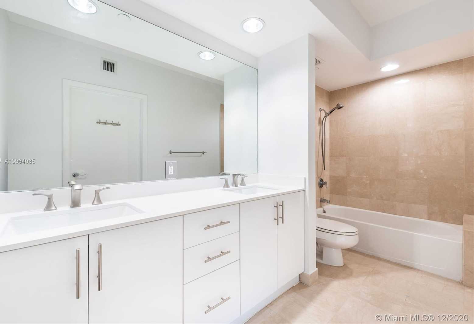 Small Image of 10 VENETIAN WAY #2406, Miami Beach Number 13