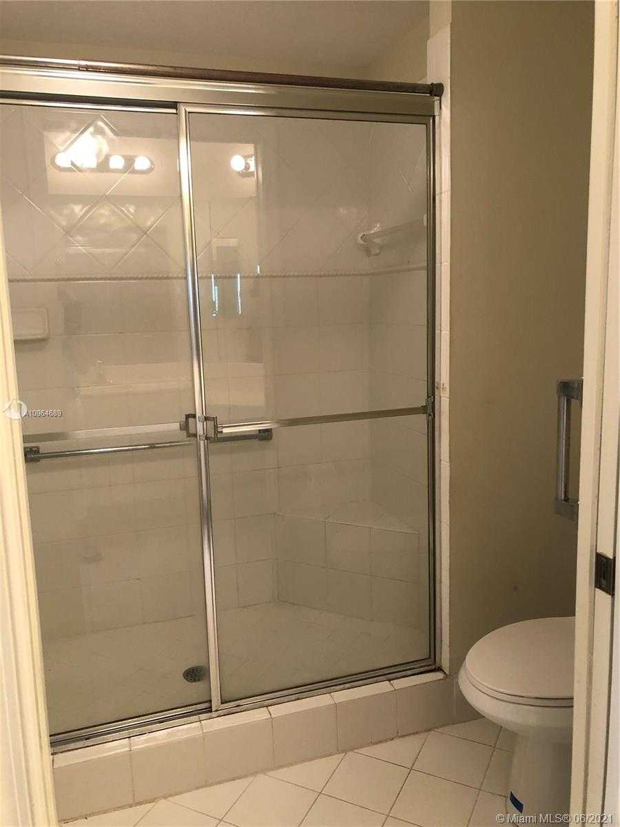 Small Image of 7725 YARDLEY DR #303, Tamarac Number 11
