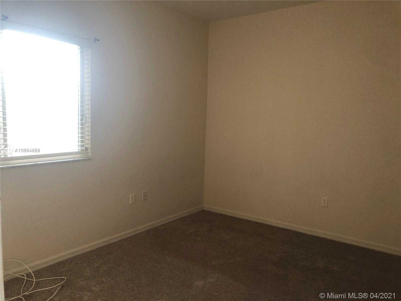Small Image of 7725 YARDLEY DR #303, Tamarac Number 12