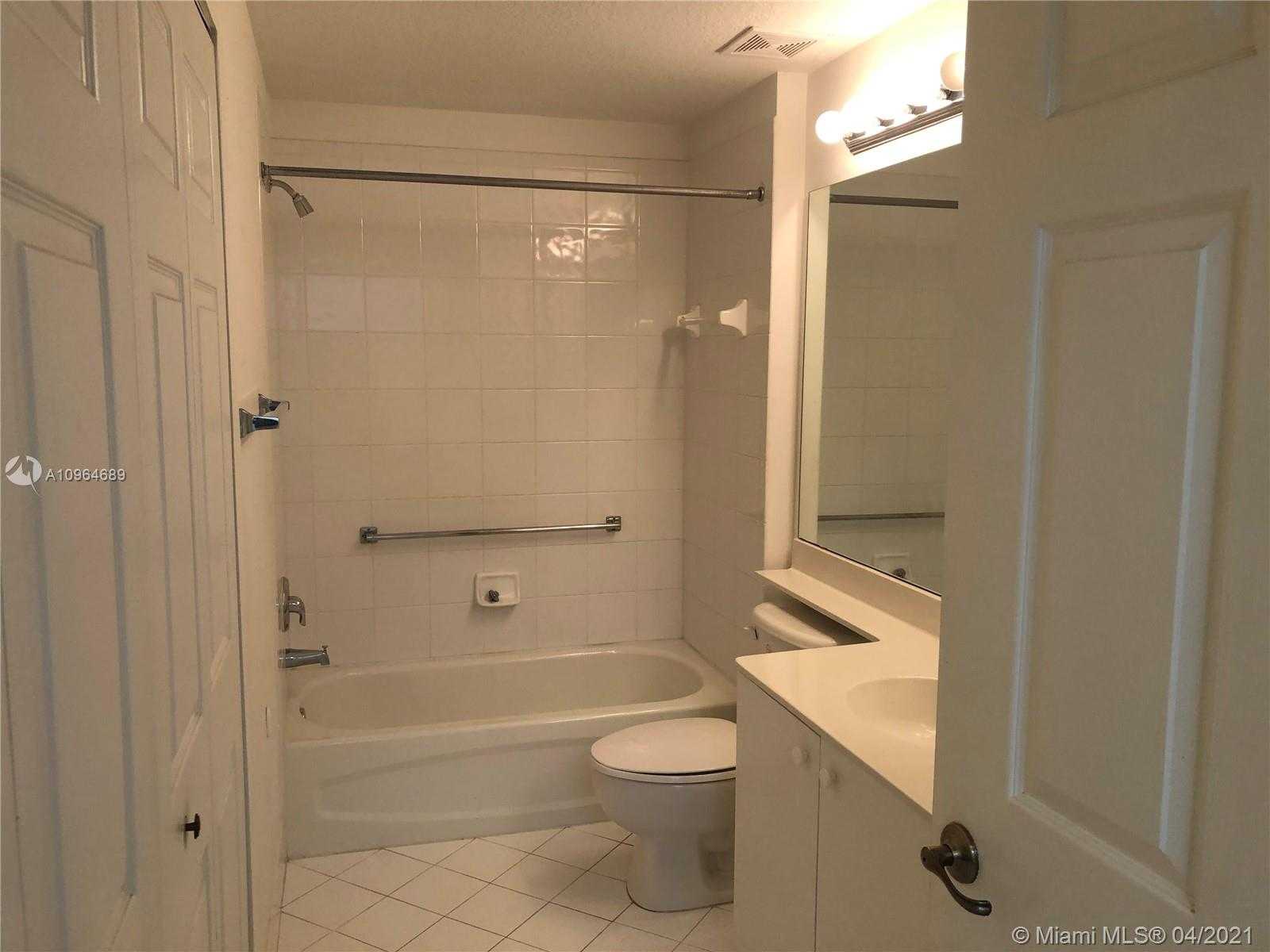 Small Image of 7725 YARDLEY DR #303, Tamarac Number 13