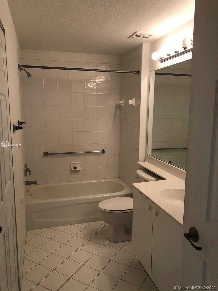 Small Image of 7725 YARDLEY DR #303, Tamarac Number 15