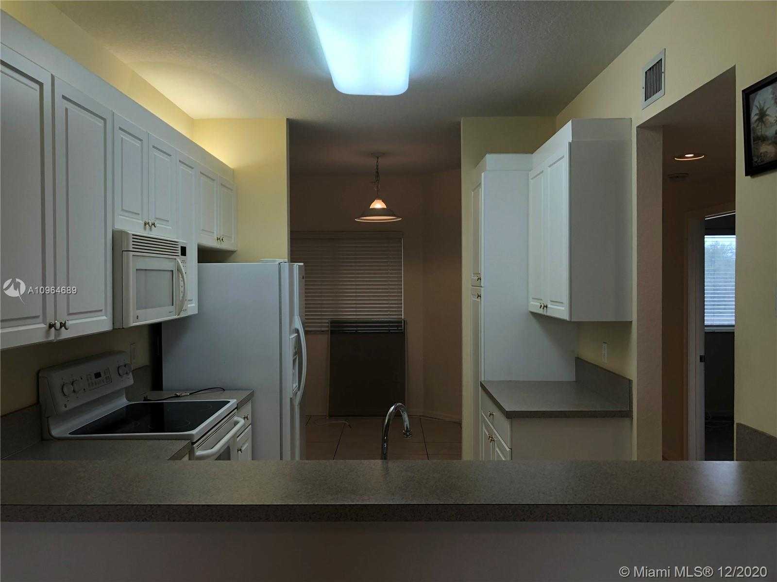 Small Image of 7725 YARDLEY DR #303, Tamarac Number 3