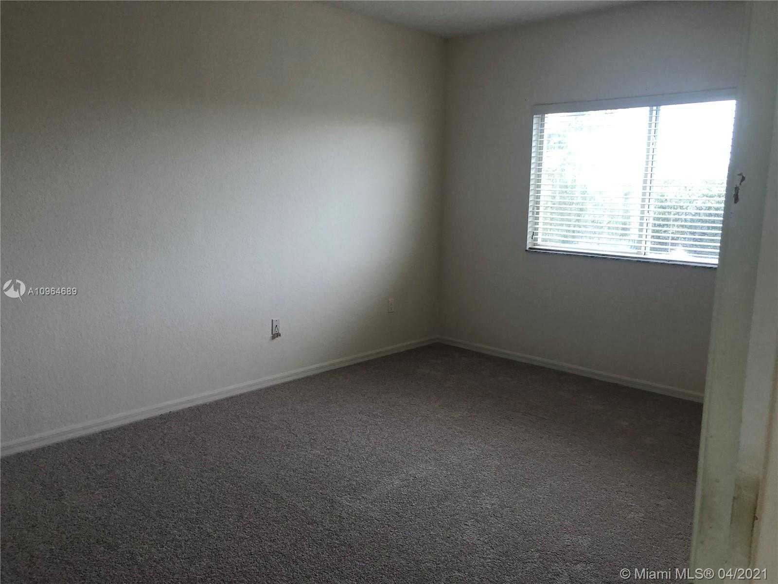 Small Image of 7725 YARDLEY DR #303, Tamarac Number 8