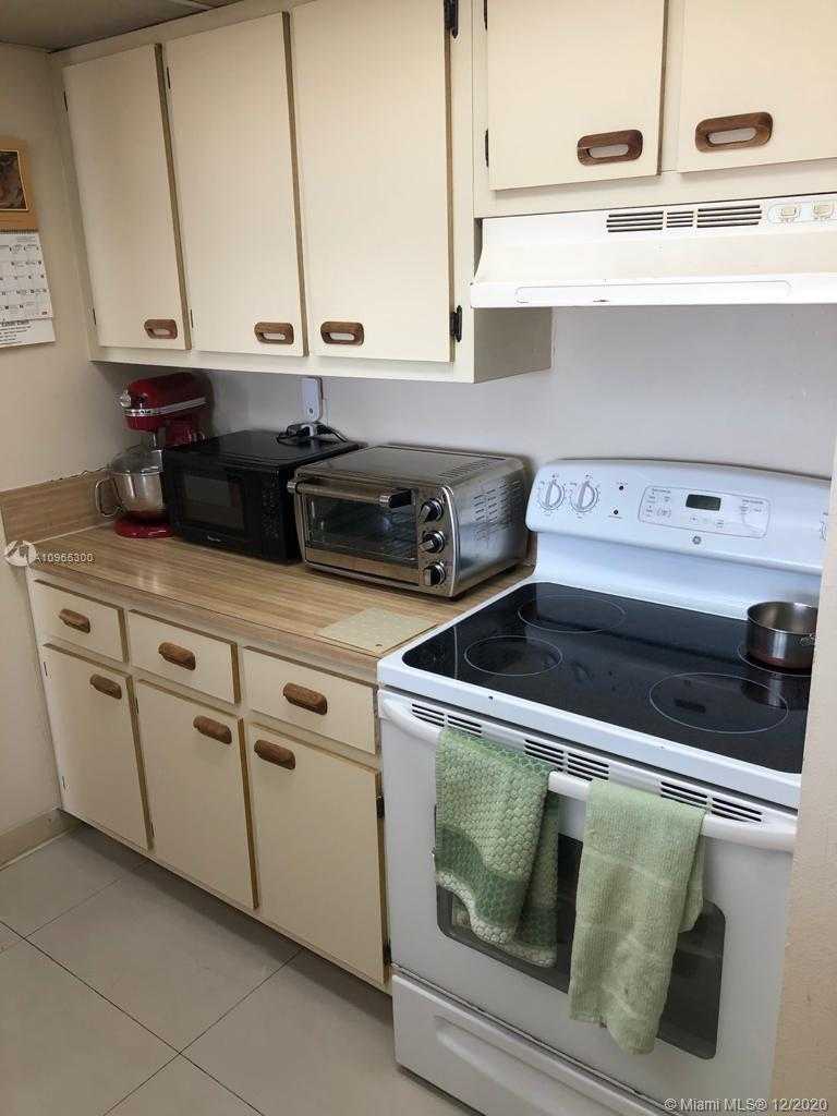 Small Image of 7601 EAST TREASURE DR #2222, North Bay Village Number 12
