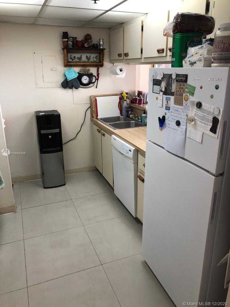 Small Image of 7601 EAST TREASURE DR #2222, North Bay Village Number 13