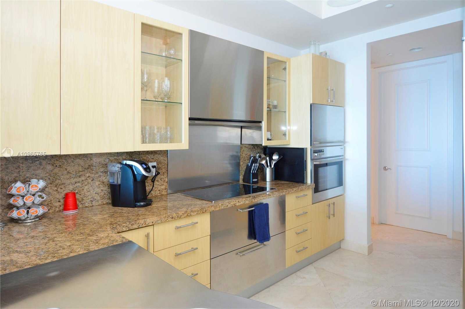 Small Image of 100 SOUTH POINTE DR #1003, Miami Beach Number 14