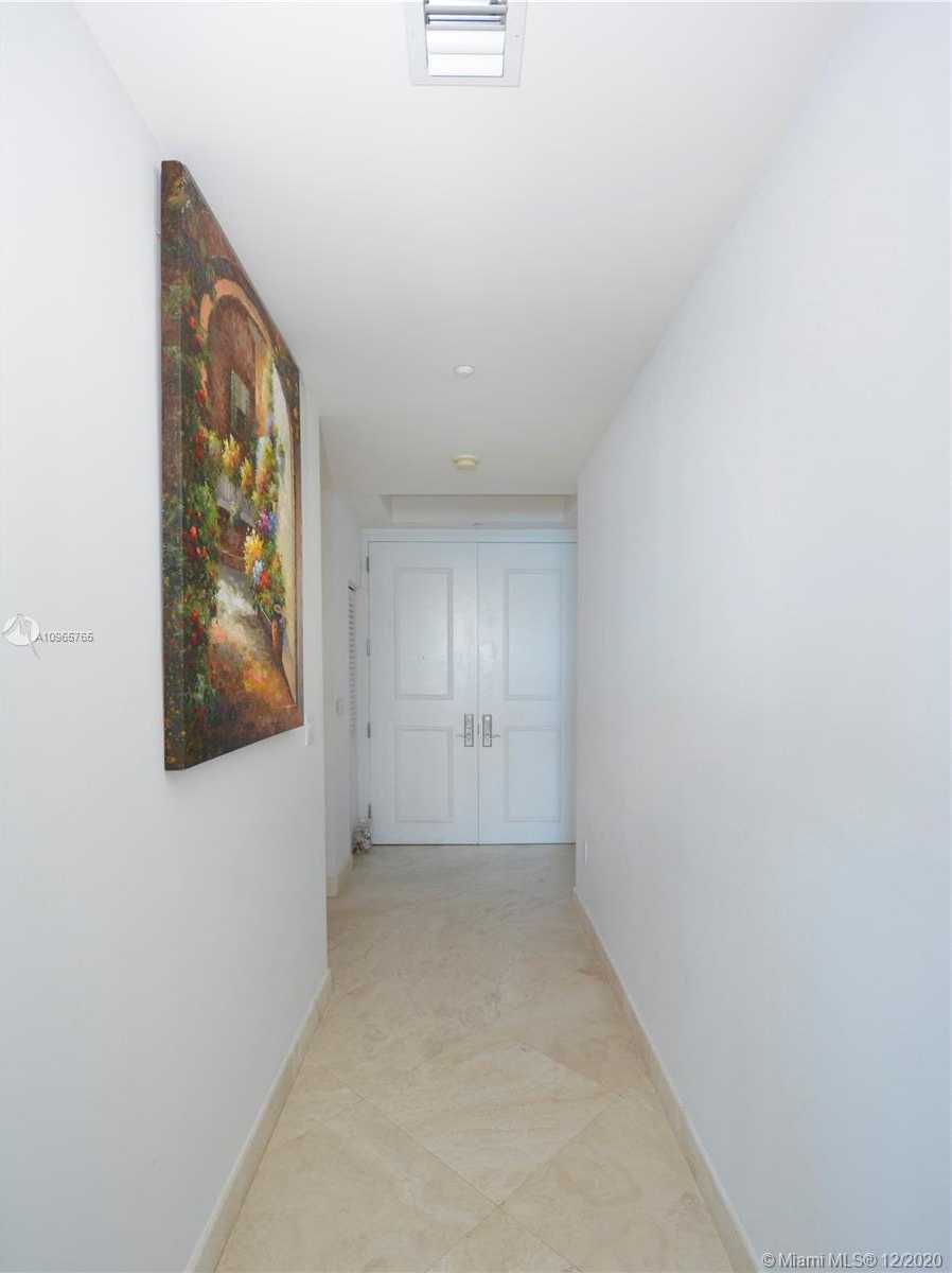 Small Image of 100 SOUTH POINTE DR #1003, Miami Beach Number 17